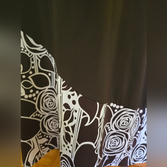 Elegant Brown and White Sleeveless Dress, Ptp 18'' to 23'' - Picture 4 of 8